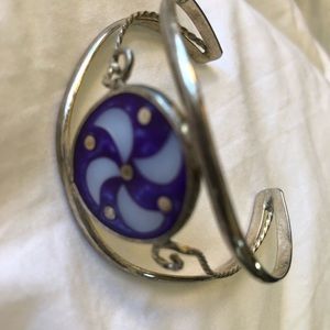 Silver bracelet with dark and light blue design